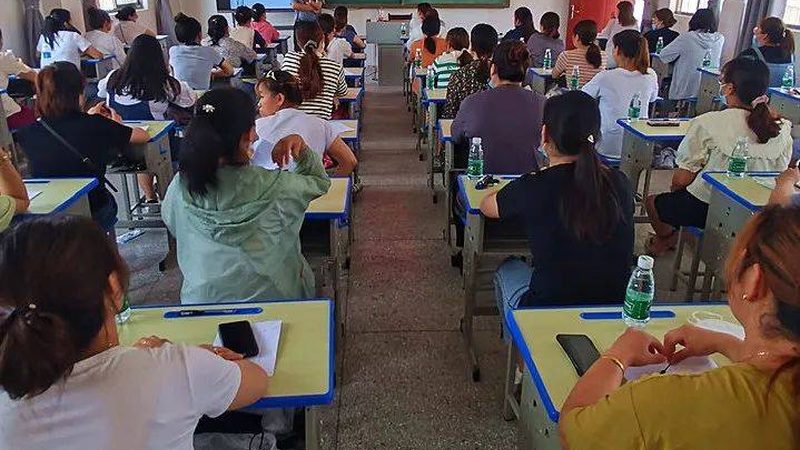 小标题：成人高考复习资料，选对才是关键